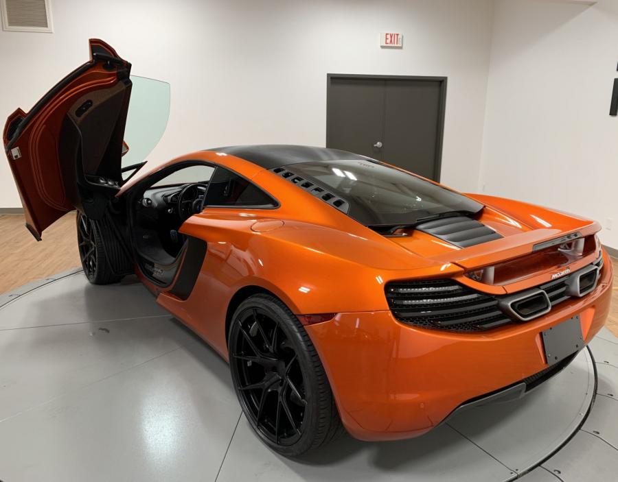  McLaren MP4-12C 2012 года  (фото 11 из 48)